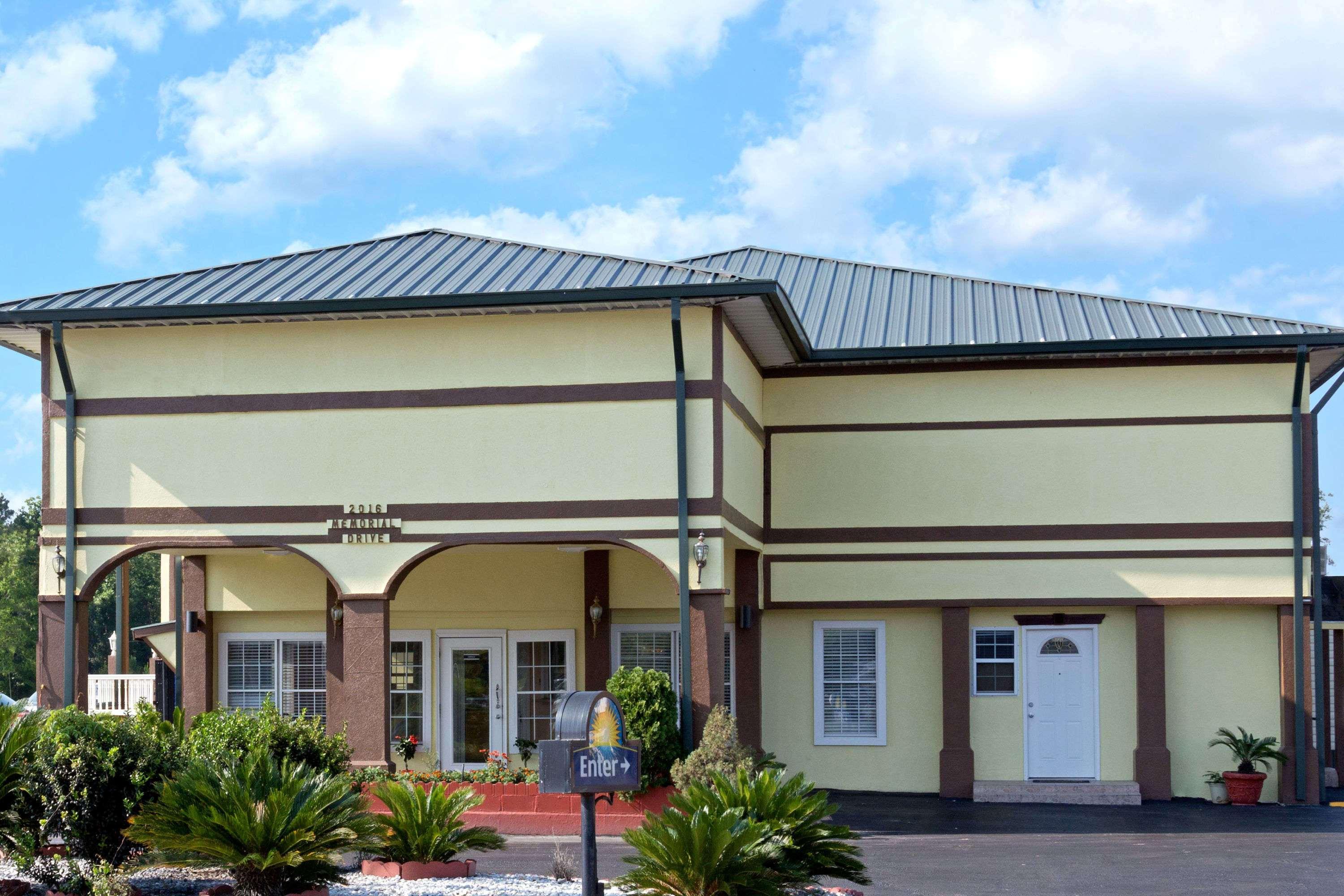 Days Inn By Wyndham Waycross Exterior photo