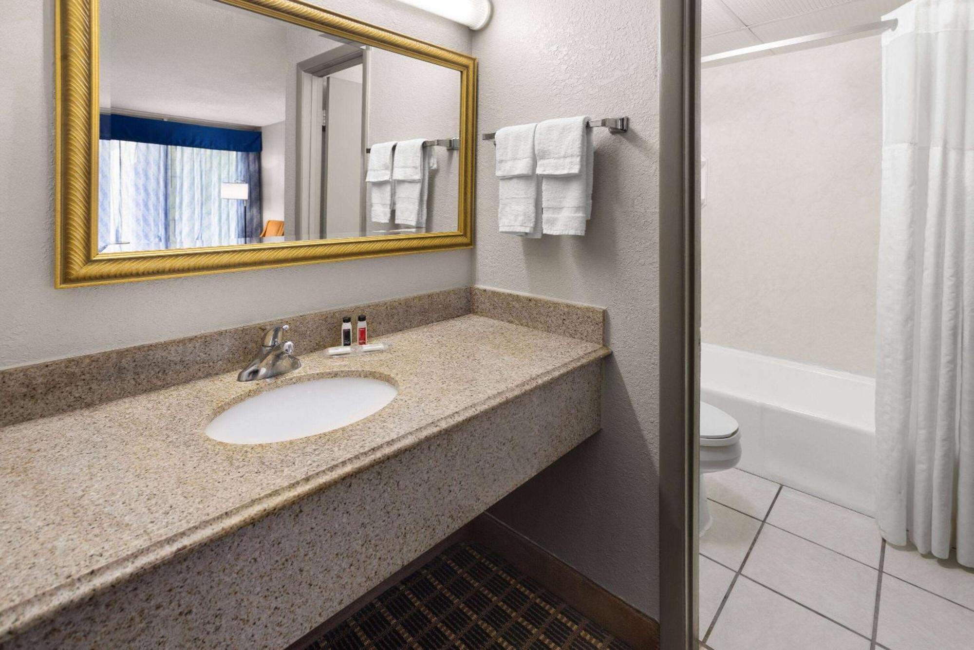 Days Inn By Wyndham Waycross Exterior photo