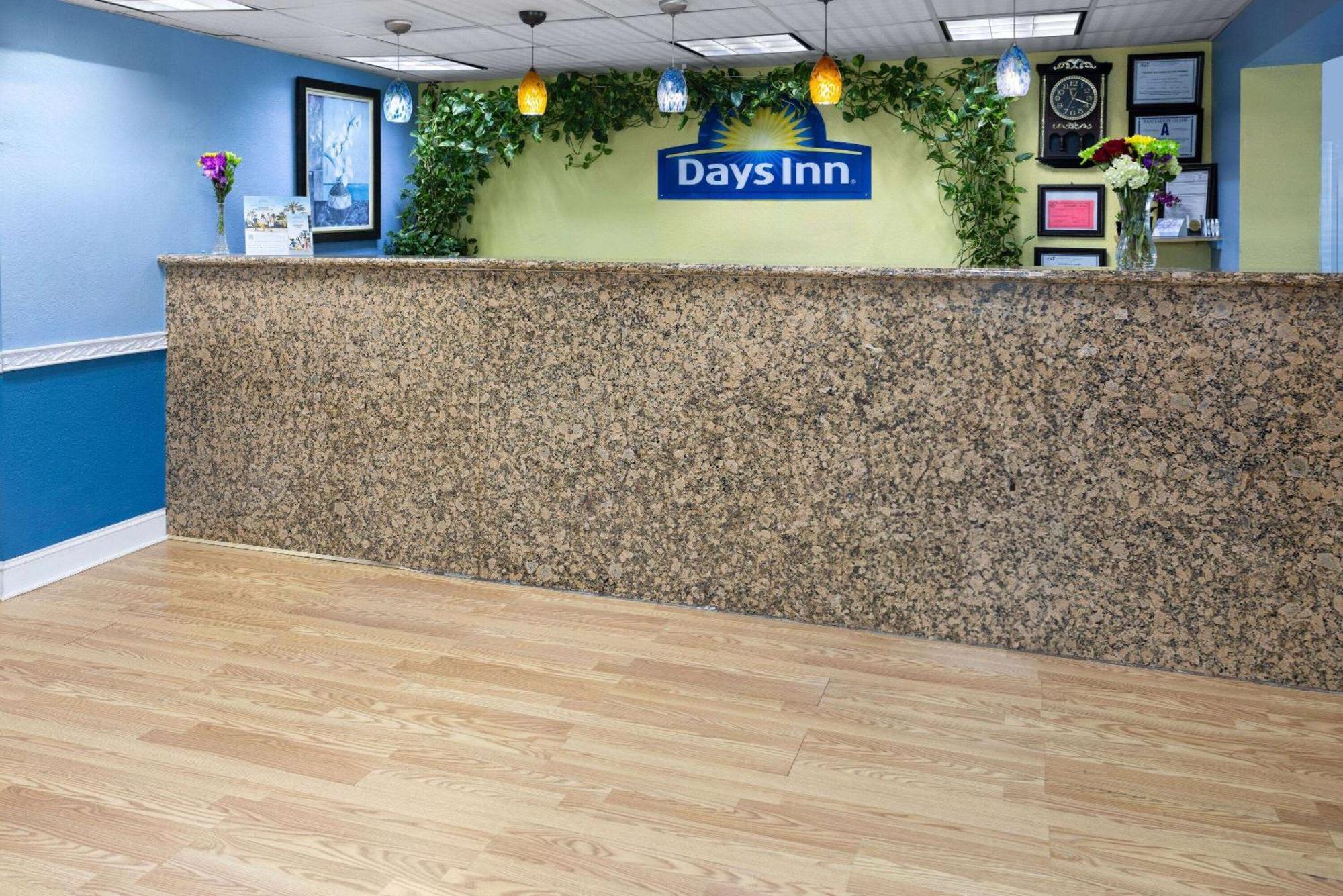 Days Inn By Wyndham Waycross Exterior photo