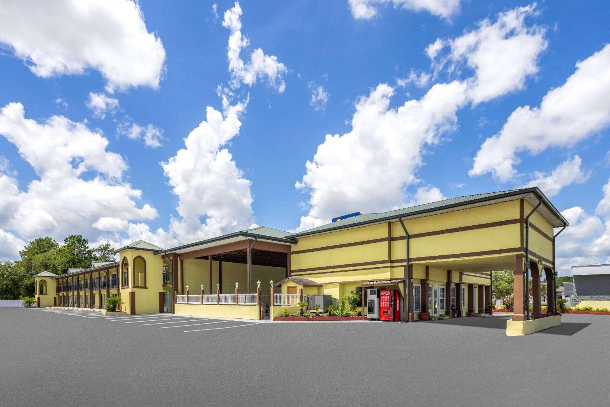 Days Inn By Wyndham Waycross Exterior photo